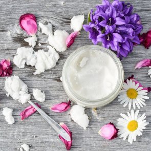 5 Coconut Oil Face Masks for Healthy and Glowing Skin
