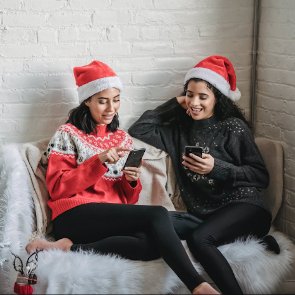 Navigating the Festive: Unleashing Holiday Social Media Campaigns